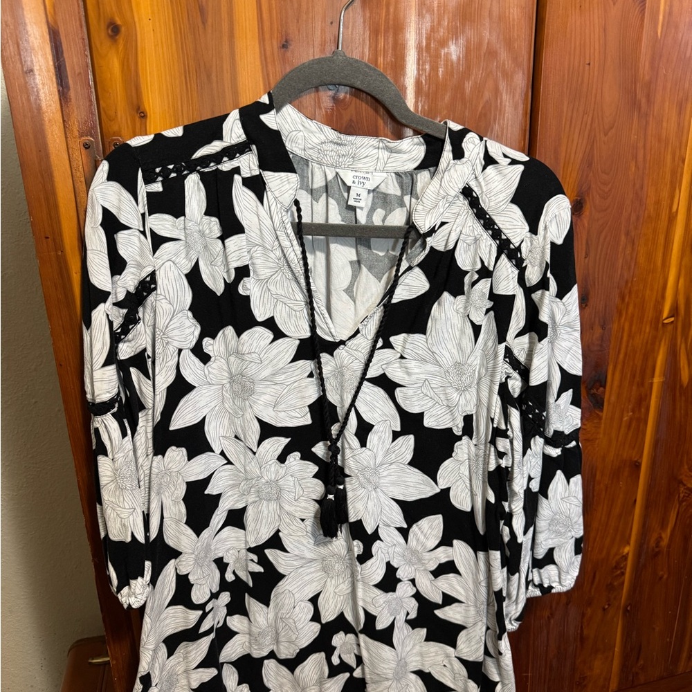Crown & Ivy Gray and White Floral Top